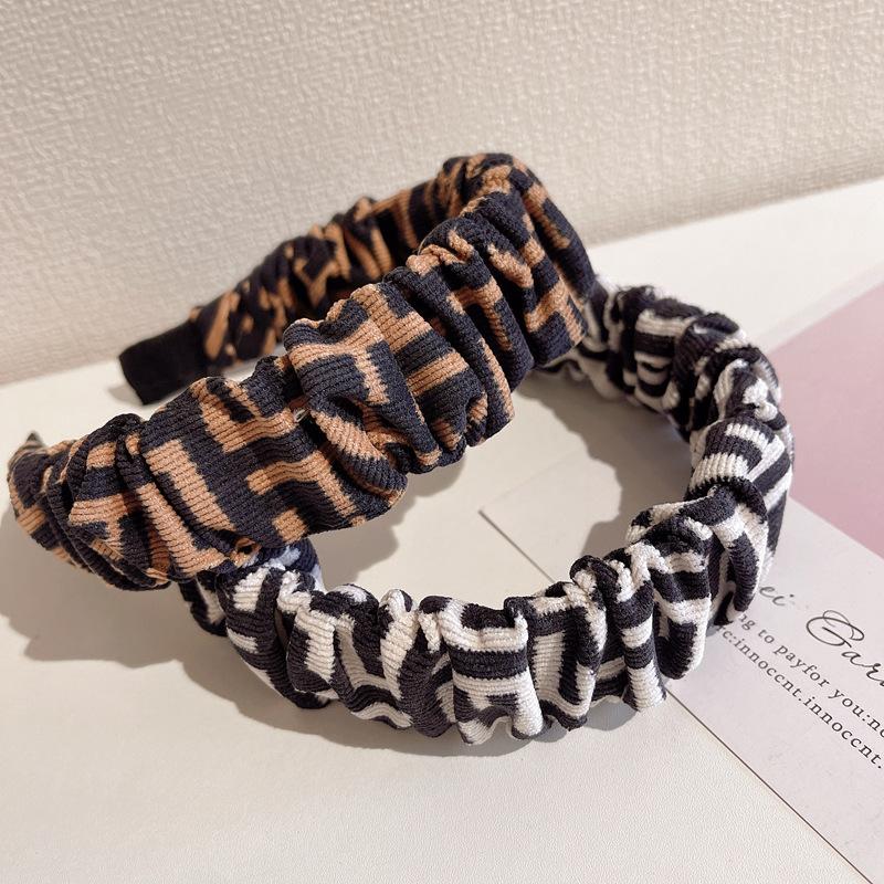 Hair Accessories Fabric Headband For Women Girl Vintage Folds Letters Hairband SPA Makeup Fashion
Hair Accessories Fabric Headband For Women Girl Vintage Folds Letters Hairband SPA Makeup Fashion
