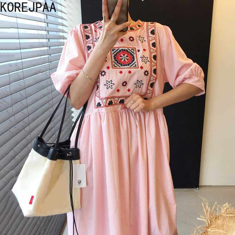 Korejpaa Women Dress Summer Korean Retro Ethnic Round Neck Embroidered Pleated High Waist Loose Striped Puff Sleeve Vestido 210526, Blue
Korejpaa Women Dress Summer Korean Retro Ethnic Round Neck Embroidered Pleated High Waist Loose Striped Puff Sleeve Vestido 210526, Blue