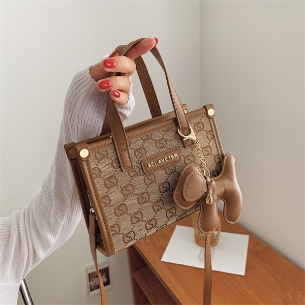 Purse Hand women's autumn winter dog pendant printing small square bag Signature Single Shoulder Messenger Bag, White
Purse Hand women's autumn winter dog pendant printing small square bag Signature Single Shoulder Messenger Bag, White
