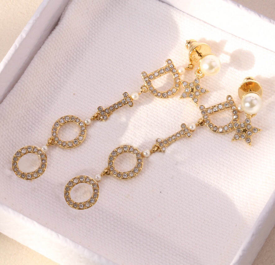 Luxruy quality drop earring with pearl and sparkly diamond letter Round diamond earrings aretes orecchini for women party wedding lovers gif
Luxruy quality drop earring with pearl and sparkly diamond letter Round diamond earrings aretes orecchini for women party wedding lovers gif