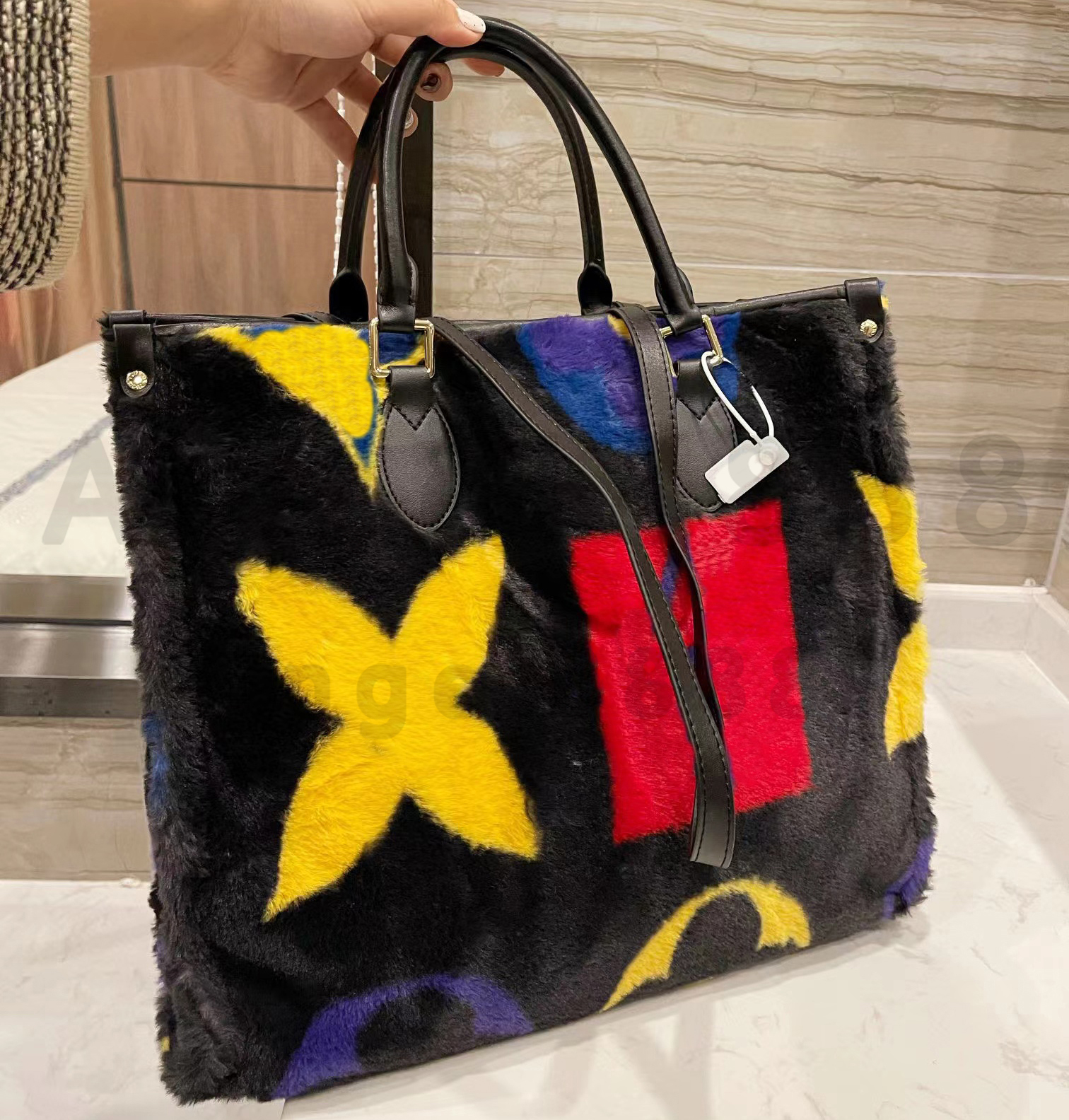 Winter Portable Shopping Bags Fuzzy Fashion Luxury Designer Brand Letter Handbags Totes High Quality Purse Phone Bag Womens Wallet vintage cross body Lady Classic, No bags
Winter Portable Shopping Bags Fuzzy Fashion Luxury Designer Brand Letter Handbags Totes High Quality Purse Phone Bag Womens Wallet vintage cross body Lady Classic, No bags