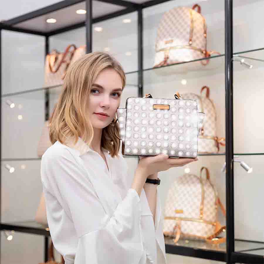 HBP Classic designers Multiple collections Tote bags autumn winter 2022 simple versatile large-capacity European and American shoulder designer handbag mini bag, Add freight
HBP Classic designers Multiple collections Tote bags autumn winter 2022 simple versatile large-capacity European and American shoulder designer handbag mini bag, Add freight