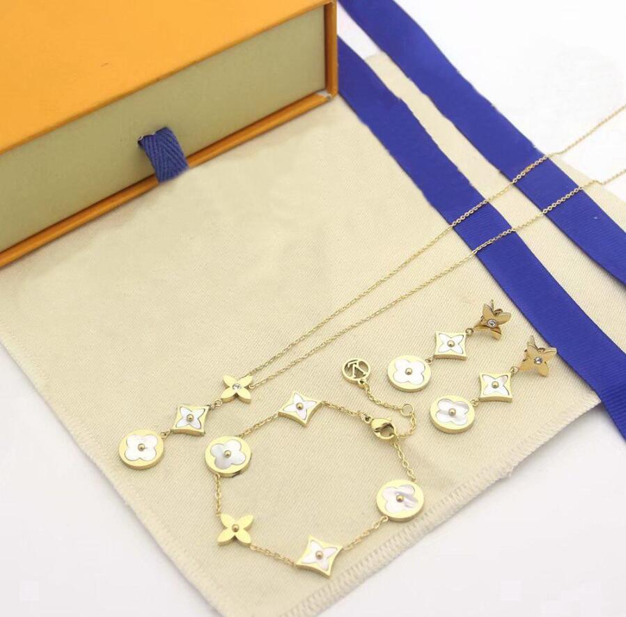 2121 Lady Women Jewelry Sets girls Engraved Initials of Pearl Round Pendant Necklace Earrings Bracelet Sets 3 Colors, No original box
2121 Lady Women Jewelry Sets girls Engraved Initials of Pearl Round Pendant Necklace Earrings Bracelet Sets 3 Colors, No original box