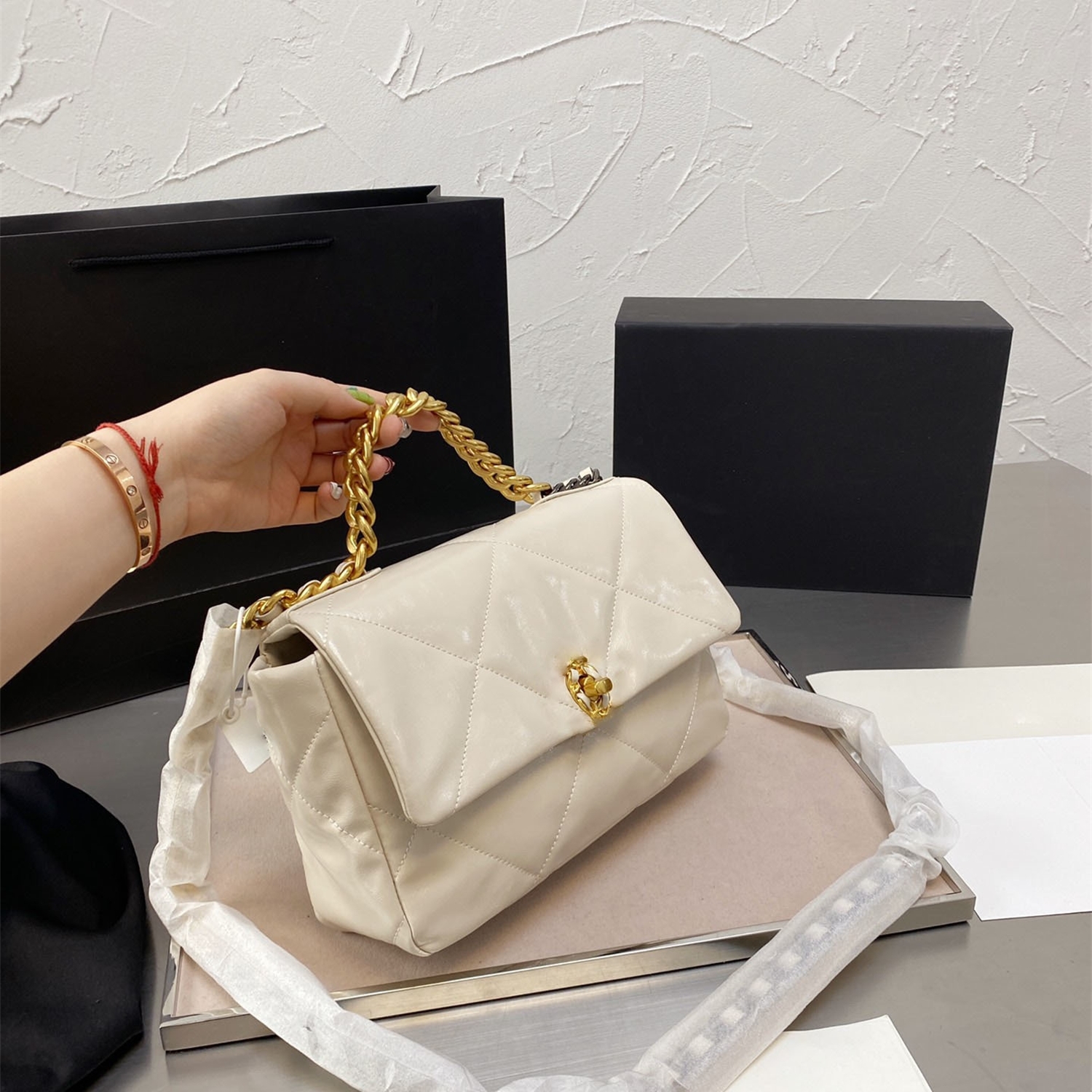 1New shoulder bags 2021 Women handbag Crossbody bag brands designer handbags high quality flower printing bag purse 25cm
1New shoulder bags 2021 Women handbag Crossbody bag brands designer handbags high quality flower printing bag purse 25cm