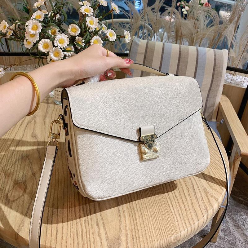 Cowhide Emboss POCHETTE METIS Leopard shoulder messenger bags Wild at Heart totes Designer handbags women bag, Customize
Cowhide Emboss POCHETTE METIS Leopard shoulder messenger bags Wild at Heart totes Designer handbags women bag, Customize