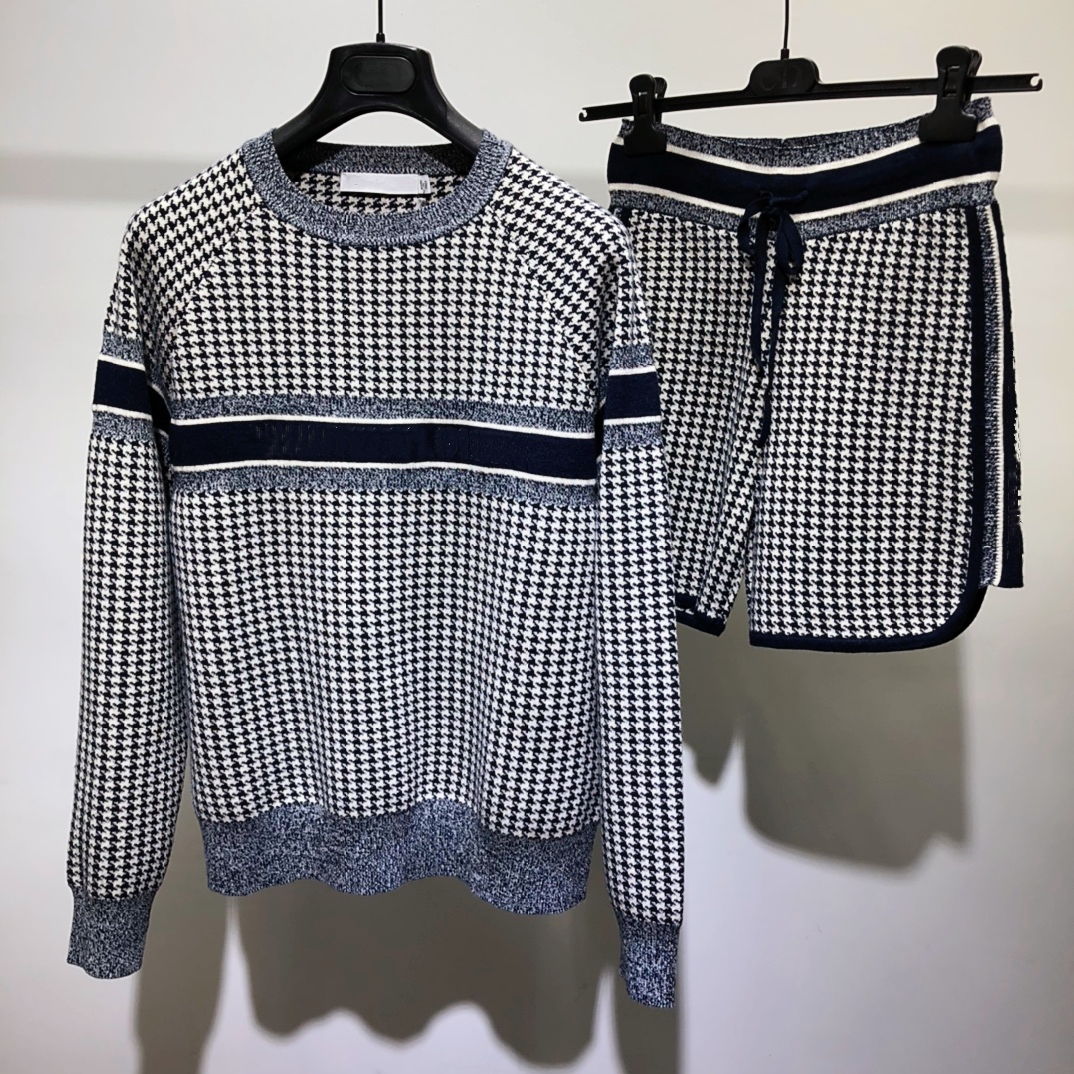 High quality designer women's casual sweater two piece set with logo round neck hoodless shirt fashion sportswear Sweatshirts, Please contact
High quality designer women's casual sweater two piece set with logo round neck hoodless shirt fashion sportswear Sweatshirts, Please contact