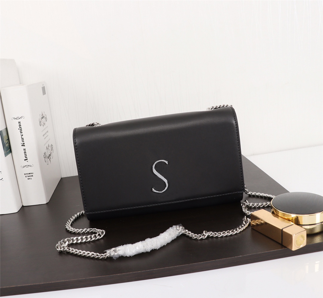 Crossbody Bag Designer Wallet Luxury Shoulder Bags Genuine leather Different colors Silver Chain Fashion brand High-quality with original box size 24*16*5 CM, Black
Crossbody Bag Designer Wallet Luxury Shoulder Bags Genuine leather Different colors Silver Chain Fashion brand High-quality with original box size 24*16*5 CM, Black
