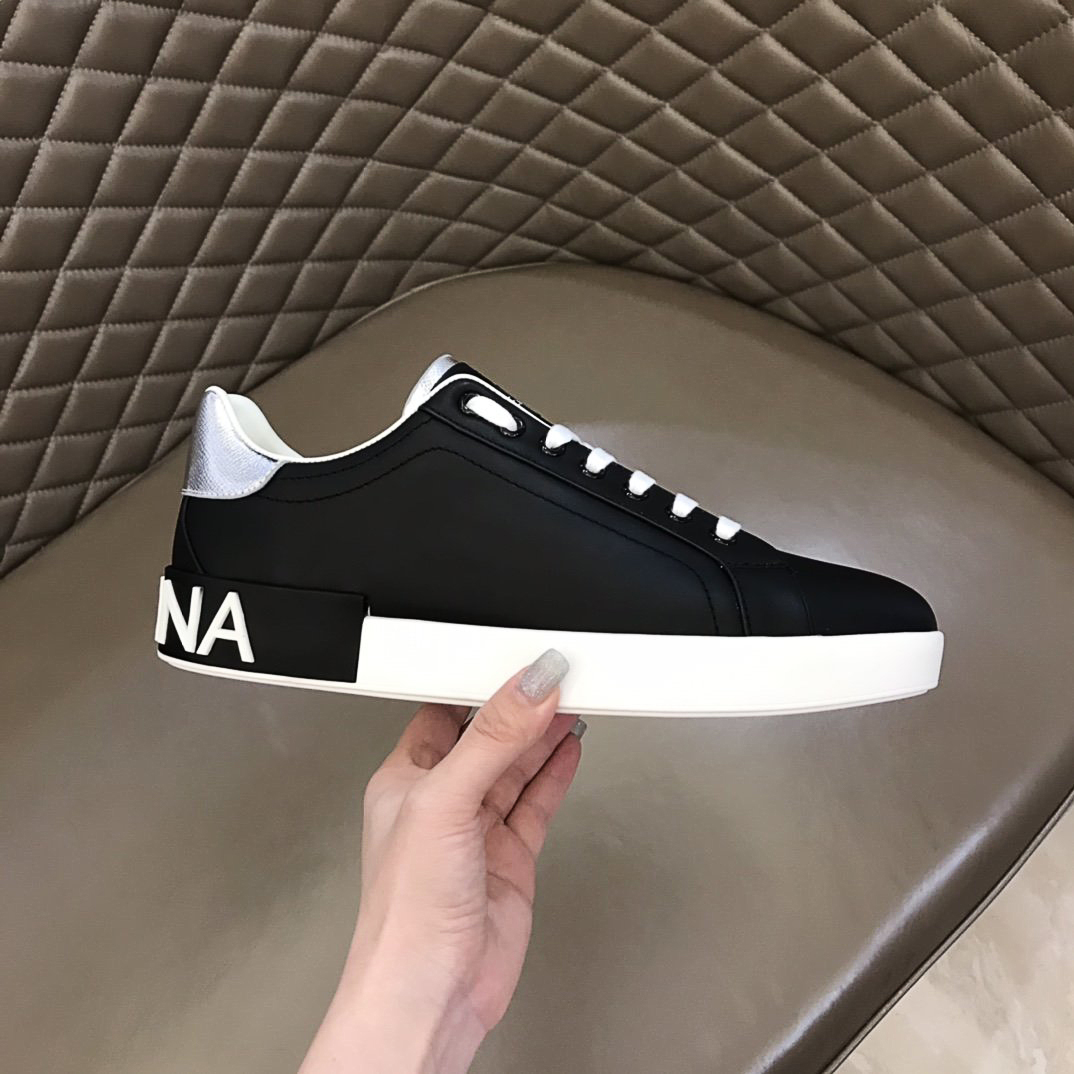 Top quality of men's leisure shoes scasual Sneaker Contrast color design white black with box are size38-45, As picture 1
Top quality of men's leisure shoes scasual Sneaker Contrast color design white black with box are size38-45, As picture 1