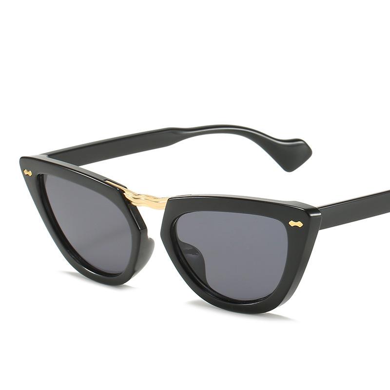 Sunglasses 2021 Fashion Personality Cat's Eye Big Frame Women's Retro Rice Nail Decorative Sexy Show Glasses UV400
Sunglasses 2021 Fashion Personality Cat's Eye Big Frame Women's Retro Rice Nail Decorative Sexy Show Glasses UV400