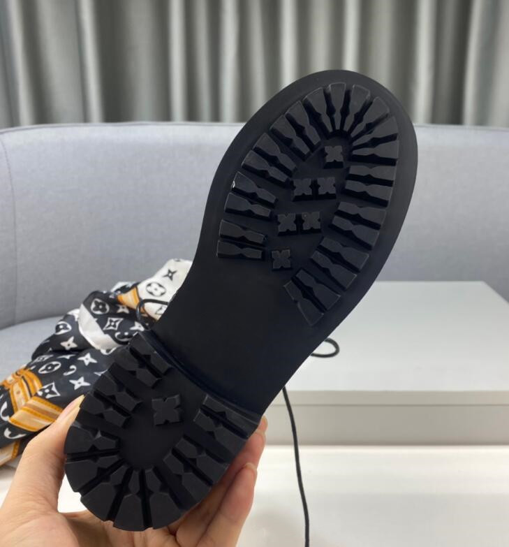 Fashion front lace-up low-heel short boots metal chain decoration round head size 38-40
