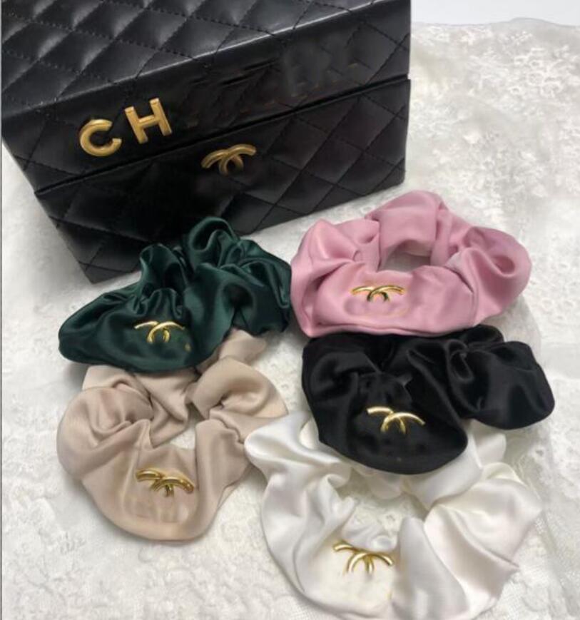 Brand Designer Hair Rubber Bands Women Letter Print Turban Headband Women Stretch Wrinkle Large Intestine Hairbands Sport Headwrap Bandana Girls Hair Accessories
Brand Designer Hair Rubber Bands Women Letter Print Turban Headband Women Stretch Wrinkle Large Intestine Hairbands Sport Headwrap Bandana Girls Hair Accessories