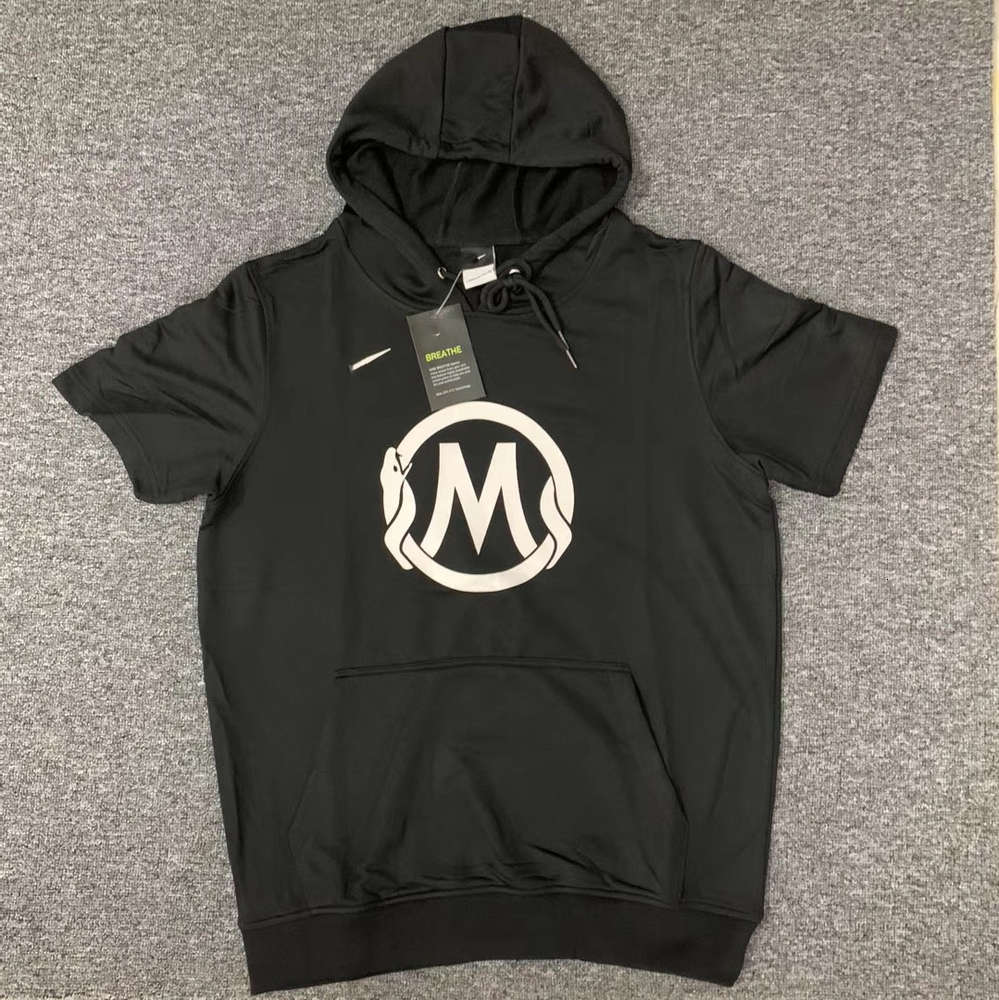 Black Mamba college short basketball sweater men's hooded running trend loose summer thin half sleeve
Black Mamba college short basketball sweater men's hooded running trend loose summer thin half sleeve