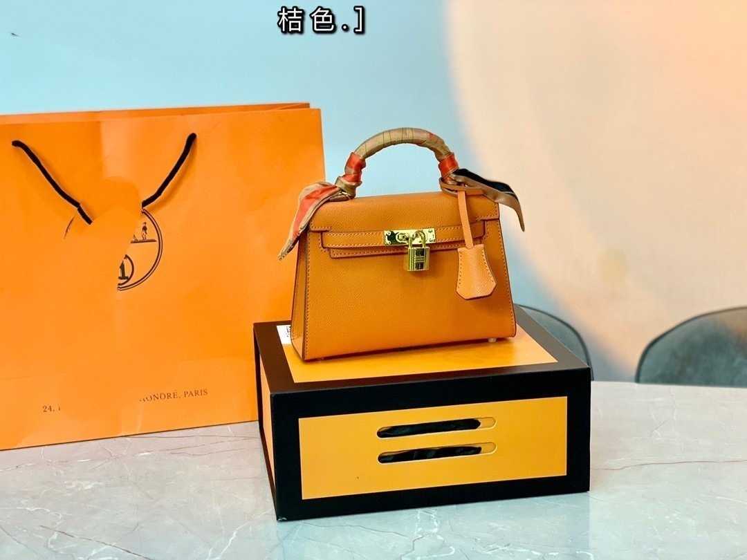 CLASSIC FLOWER Herme Designer Handbags Women Luxurys 2021 Bags New Palm Pattern Kely Versatile Leather Women's One Shoulder Diagonal Fashion Hand Itfi Bb, About 19cm mini
CLASSIC FLOWER Herme Designer Handbags Women Luxurys 2021 Bags New Palm Pattern Kely Versatile Leather Women's One Shoulder Diagonal Fashion Hand Itfi Bb, About 19cm mini