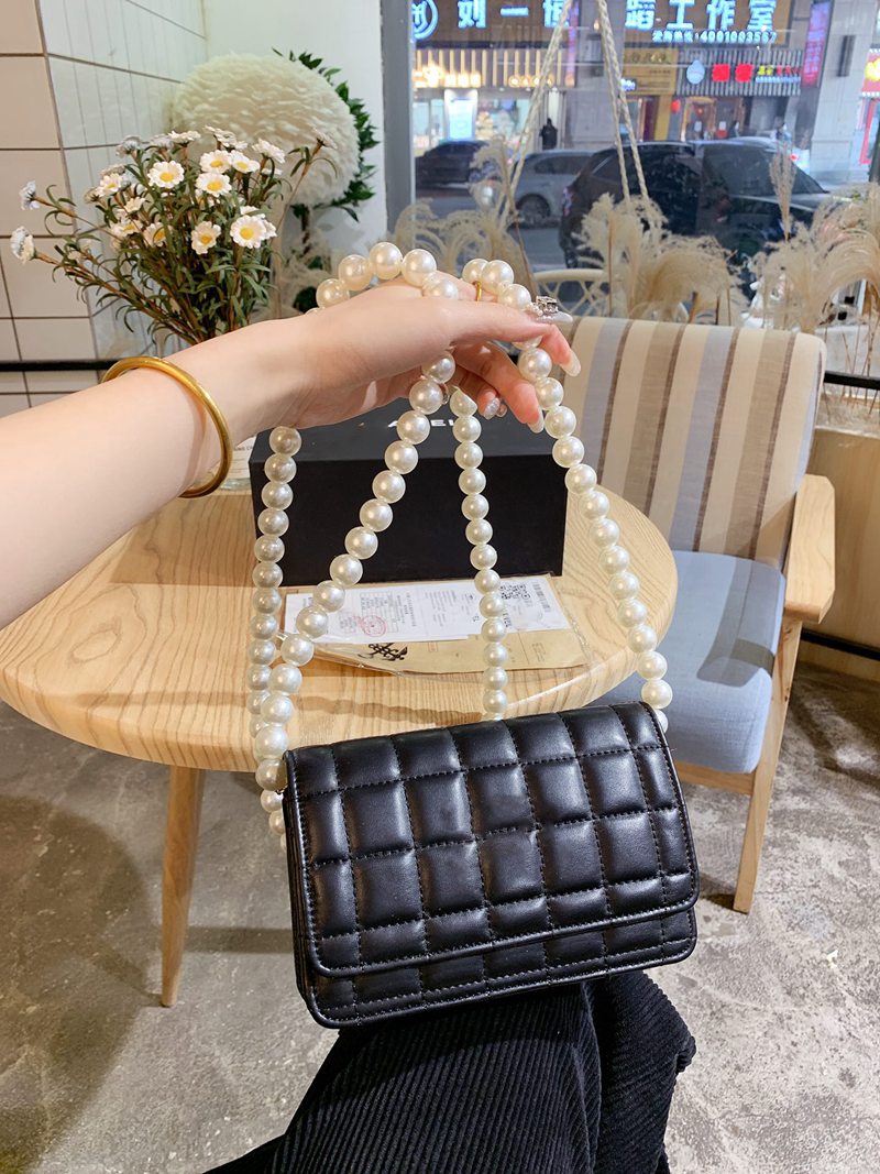 2021 S/S Fashion Womens Bags Perforated Chain Design Pearl Shoulder Handbag Luxurys Designers Messenger Bag 4 colors 235610
2021 S/S Fashion Womens Bags Perforated Chain Design Pearl Shoulder Handbag Luxurys Designers Messenger Bag 4 colors 235610