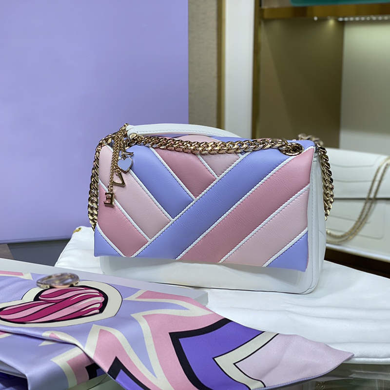 New style shoulder bag Soft and colorful calfskin A1752 Match with light gold plated brass pendant Pure handmade and refined fromfashionbags
New style shoulder bag Soft and colorful calfskin A1752 Match with light gold plated brass pendant Pure handmade and refined fromfashionbags