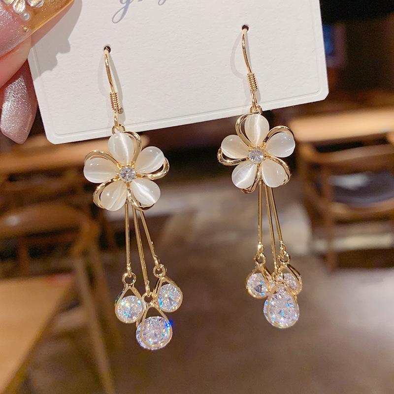 Stud High Quality Luxury 14K Real Gold Five Petal Flower Opal Fringe Earrings For Women Cubic Zircon ZC, Golden;silver
Stud High Quality Luxury 14K Real Gold Five Petal Flower Opal Fringe Earrings For Women Cubic Zircon ZC, Golden;silver