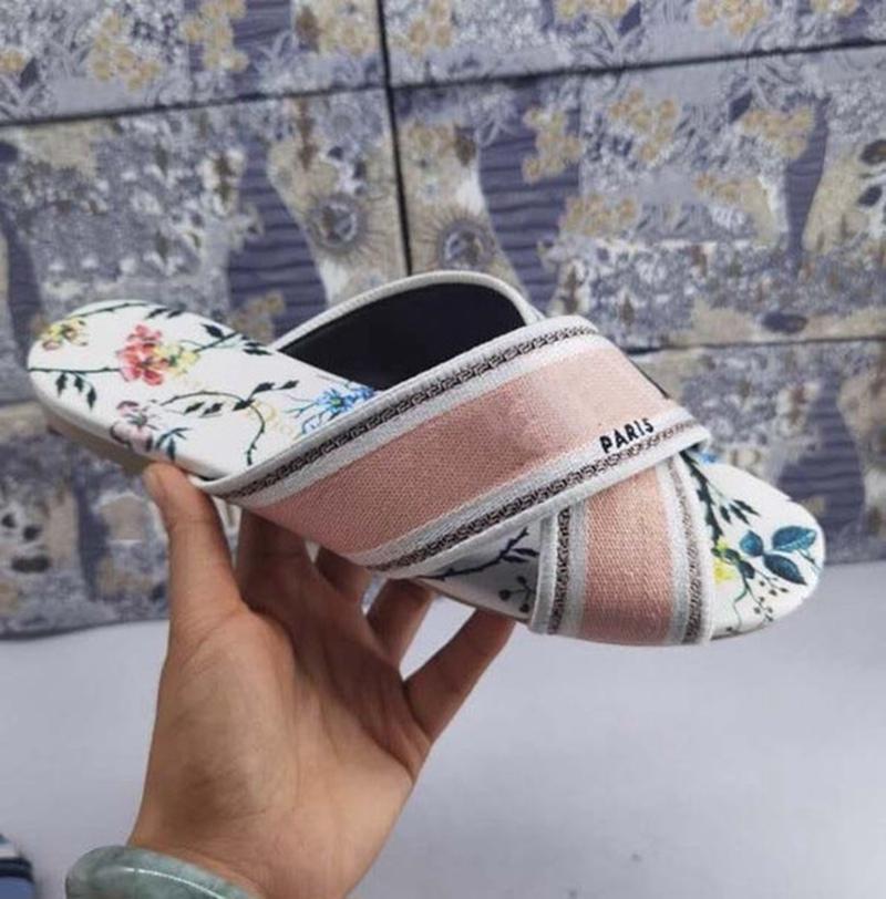 New high quality classic Palms ladies sandals blue summer girls beach sandals slippers slippers embroidered Christian dway slippers size 35-
New high quality classic Palms ladies sandals blue summer girls beach sandals slippers slippers embroidered Christian dway slippers size 35-