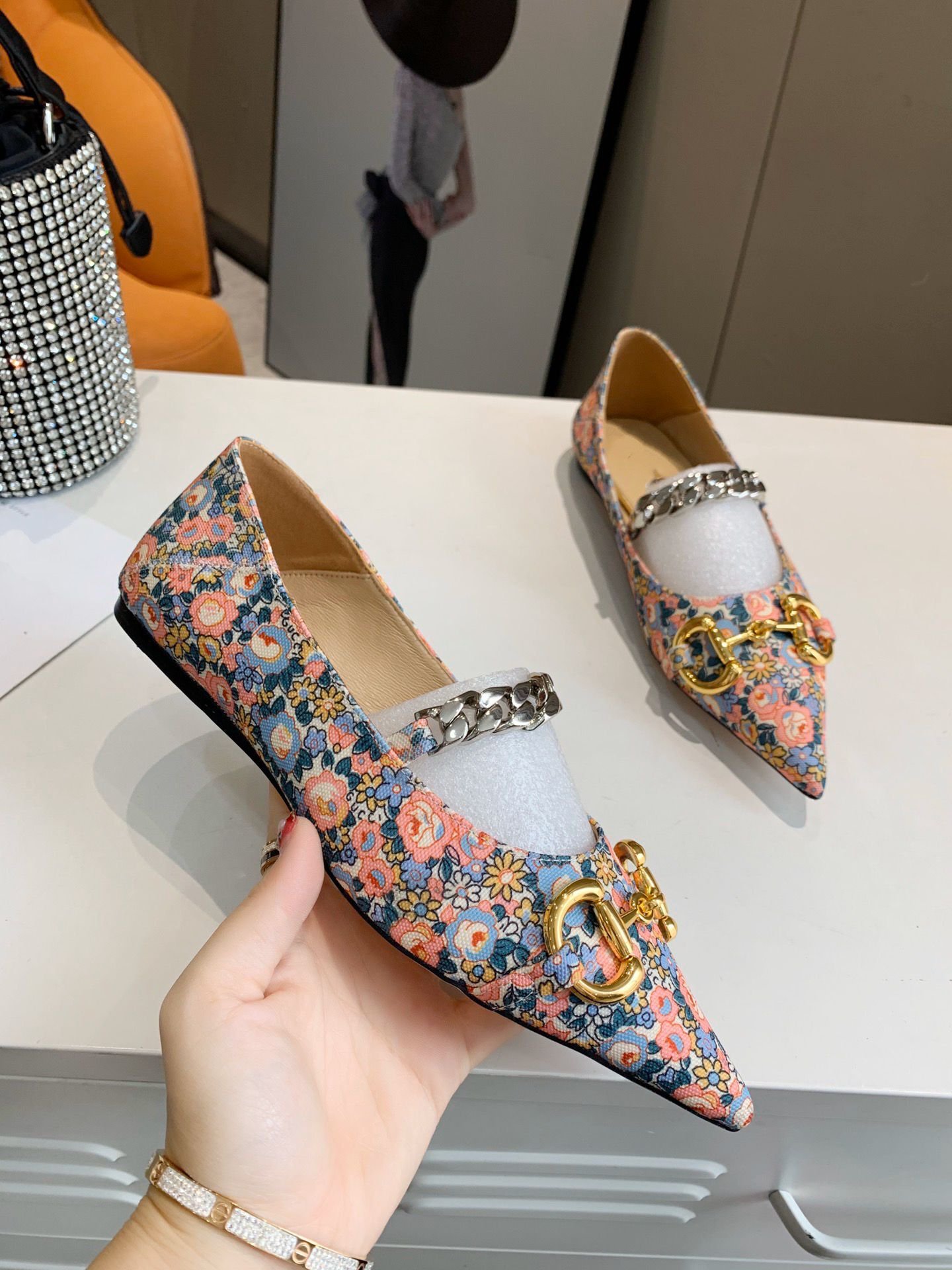 2021 new floral pointed horsebit embroidery flatsingletemperament work shoes scoop35-40 kjjj004
2021 new floral pointed horsebit embroidery flatsingletemperament work shoes scoop35-40 kjjj004