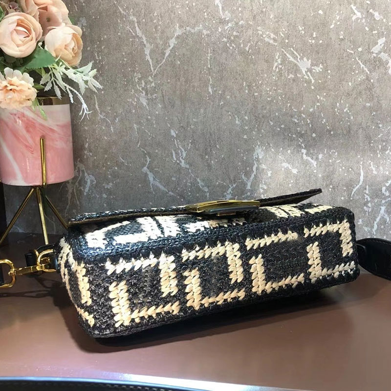 Straw Woven Bag Women Baguette Bag Shoulder Bags Fashion Letter Embroidered Shoulder Strap Hand Perforated Straw New Style Free Shipping
Straw Woven Bag Women Baguette Bag Shoulder Bags Fashion Letter Embroidered Shoulder Strap Hand Perforated Straw New Style Free Shipping