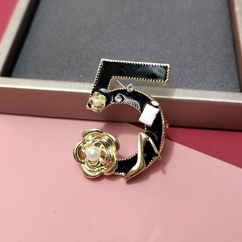 Pins, Brooches Simple Enamel Number 5 Brooch Female Fashion Pin Coat Skirt Corsage Jewelry
Pins, Brooches Simple Enamel Number 5 Brooch Female Fashion Pin Coat Skirt Corsage Jewelry
