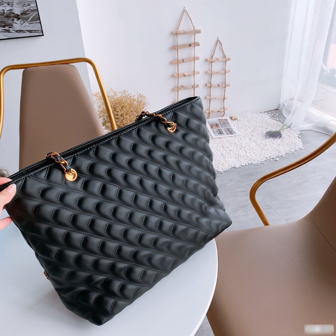 Contracted Luxurys Oversize Hand Bags Brands Tote Ladies Bag Microfiber Handbag Soft Calfskin Diamond Lattice Quilted Wholesale Shoulder wallet, Dust bag
Contracted Luxurys Oversize Hand Bags Brands Tote Ladies Bag Microfiber Handbag Soft Calfskin Diamond Lattice Quilted Wholesale Shoulder wallet, Dust bag