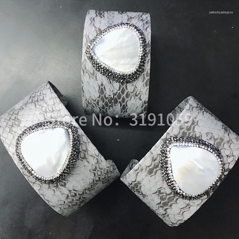 Bangle Snakeskin Bracelet Inlaid With Natural Heart-shaped Shell Of The Street Fashion Bangle1
Bangle Snakeskin Bracelet Inlaid With Natural Heart-shaped Shell Of The Street Fashion Bangle1