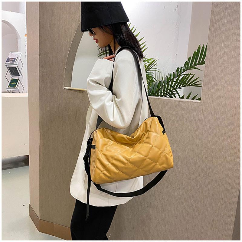 Korean underarm fashionable new wash leather women's bag lattice bucket type messenger bag, Black
Korean underarm fashionable new wash leather women's bag lattice bucket type messenger bag, Black
