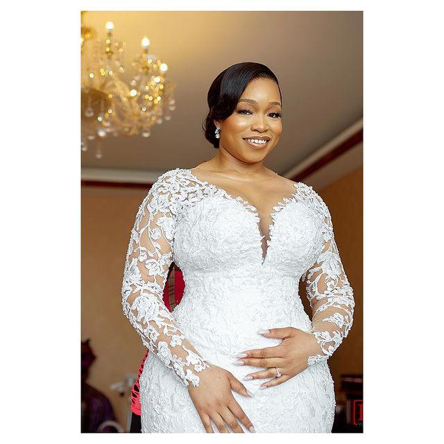 African White Tulle Mermaid Wedding Dress Lace Long Sleeves Chapel Train Plus Size Bridal Gowns Illusion Sheer V Neck Bride Formal Dresses 2022 Vestid