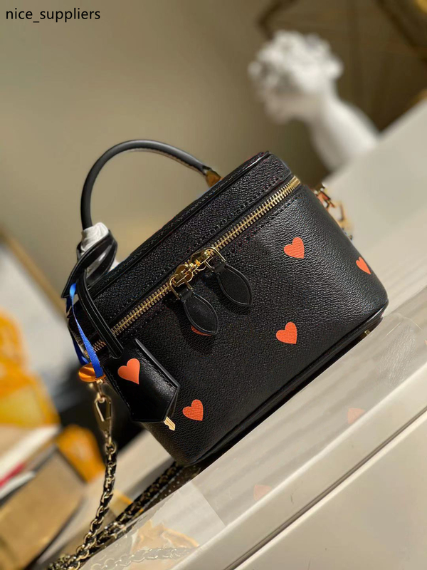 GAME ON VANITY PM BAG Handbag purse women Cowhide leather canvas vanity case crossbody shoulder bag with leather chain strap, Red;black
GAME ON VANITY PM BAG Handbag purse women Cowhide leather canvas vanity case crossbody shoulder bag with leather chain strap, Red;black