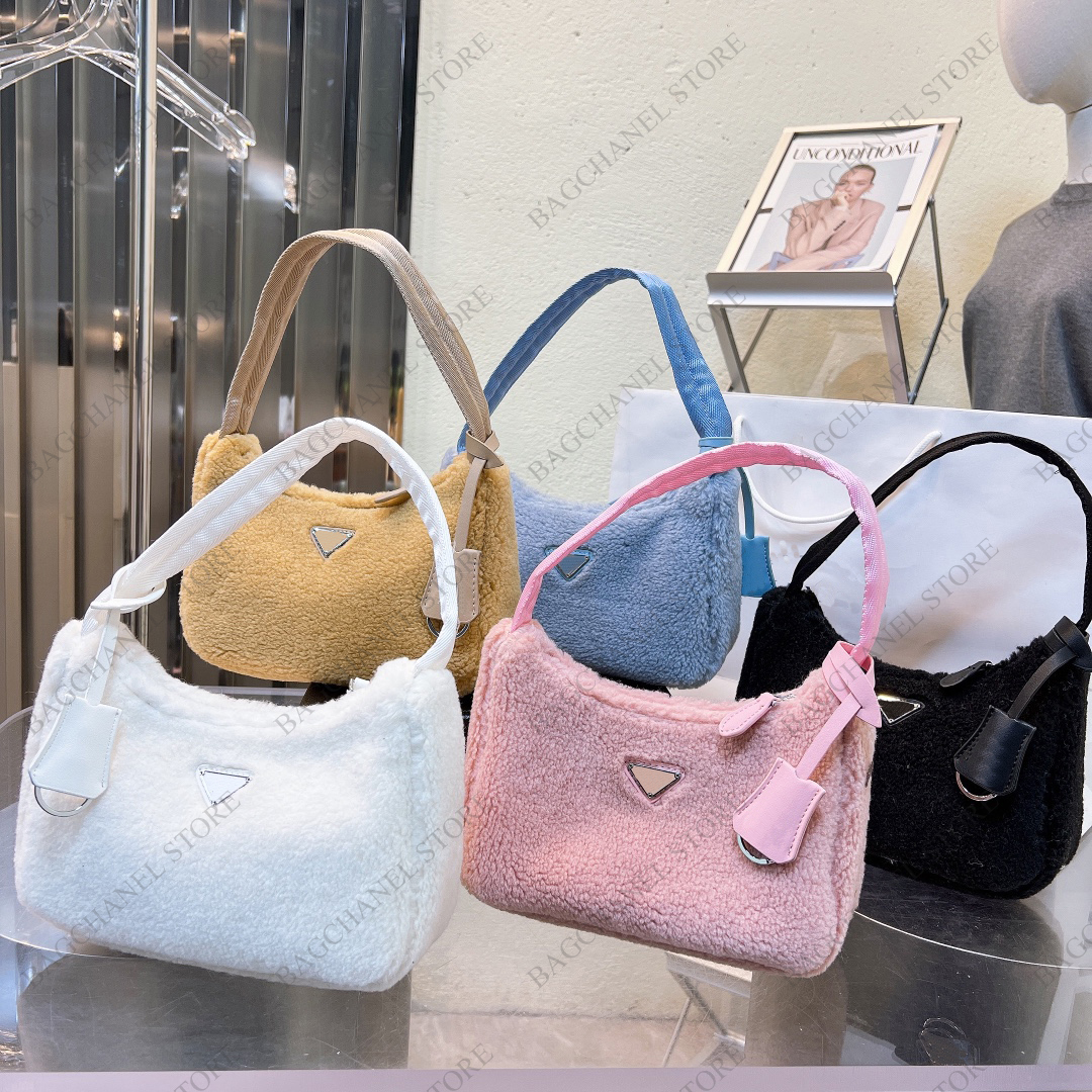 22SS luxury women's shoulder bags designer handbag fashion Plush underarm bag with letters Classic High Quality Wallet
22SS luxury women's shoulder bags designer handbag fashion Plush underarm bag with letters Classic High Quality Wallet