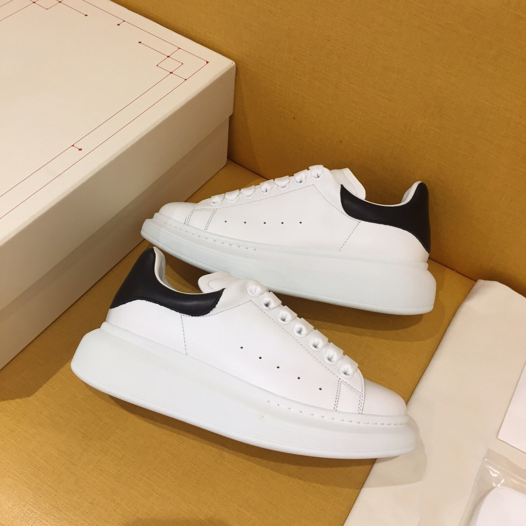 Men Shoe Designer Women Leather Platform Oversized Sole Sneakers White Black mens womens Luxury velvet suede Casual Shoes classic lace up sneaker, 17
Men Shoe Designer Women Leather Platform Oversized Sole Sneakers White Black mens womens Luxury velvet suede Casual Shoes classic lace up sneaker, 17