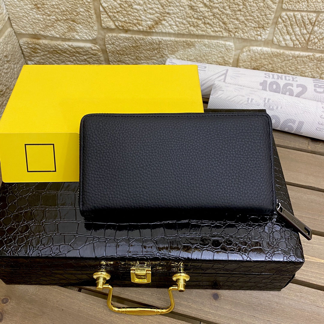 High-quality men's and women's Wallet Bag with Short Fashionable Leather Case Size: 19*10*2.5 cm1262
High-quality men's and women's Wallet Bag with Short Fashionable Leather Case Size: 19*10*2.5 cm1262