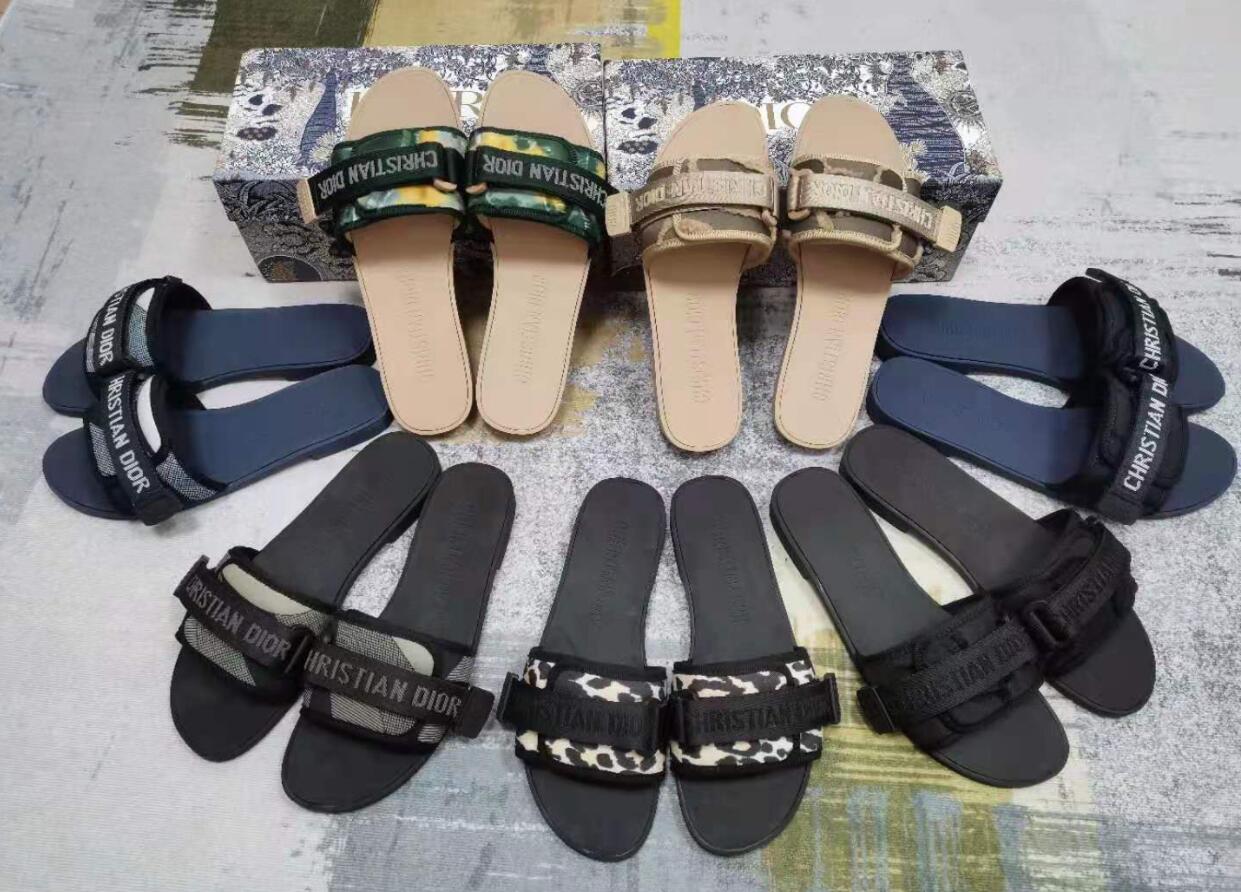 2021 Summer leather Women sandals Beach Cork Slippers Casual Double Buckle Clogs Slides Slip on Flip Flop Shoes size35-41
2021 Summer leather Women sandals Beach Cork Slippers Casual Double Buckle Clogs Slides Slip on Flip Flop Shoes size35-41