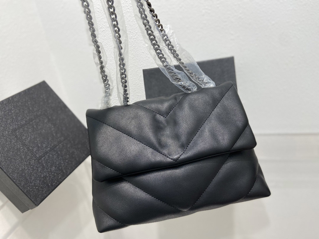 2021 fashionable and beautiful ladies famous shoulder bag leather chain messenger bag fashionable size:25cm black1, Black
2021 fashionable and beautiful ladies famous shoulder bag leather chain messenger bag fashionable size:25cm black1, Black