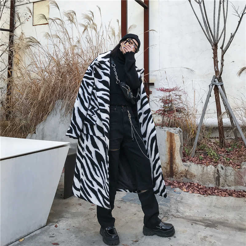 Women Winter British Style Zebra Pattern Thicken Long Woolen Coat Female Elegant Loose Wool Blends Parkas Overcoat 210930