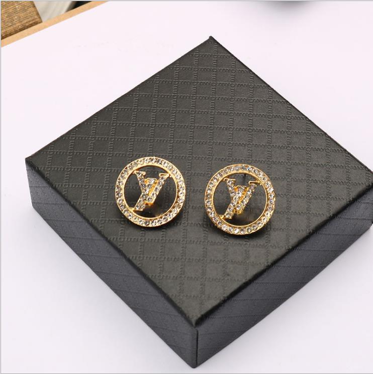 Trendy personalized French letter earrings are simple, light and luxurious, fashionable, small and elegant, Golden
Trendy personalized French letter earrings are simple, light and luxurious, fashionable, small and elegant, Golden