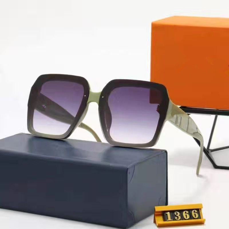 5 Hot Selling Buffalo Horn Glasses Fashion Men Sport Eyeglasses Decor Rimless Alloy Frame Wood Legs Mens Sunglasses with box, White;black
5 Hot Selling Buffalo Horn Glasses Fashion Men Sport Eyeglasses Decor Rimless Alloy Frame Wood Legs Mens Sunglasses with box, White;black