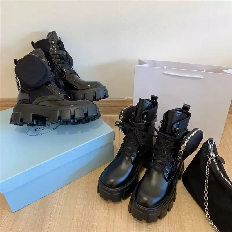 2021 Designer Ladies luxury Rois Platform Short Boots Black Classic Combat Martin Stiefel Non slip Winter Shoes Nylon Pouch Ankle Snow bottes 35-42, Black bright noodle
2021 Designer Ladies luxury Rois Platform Short Boots Black Classic Combat Martin Stiefel Non slip Winter Shoes Nylon Pouch Ankle Snow bottes 35-42, Black bright noodle