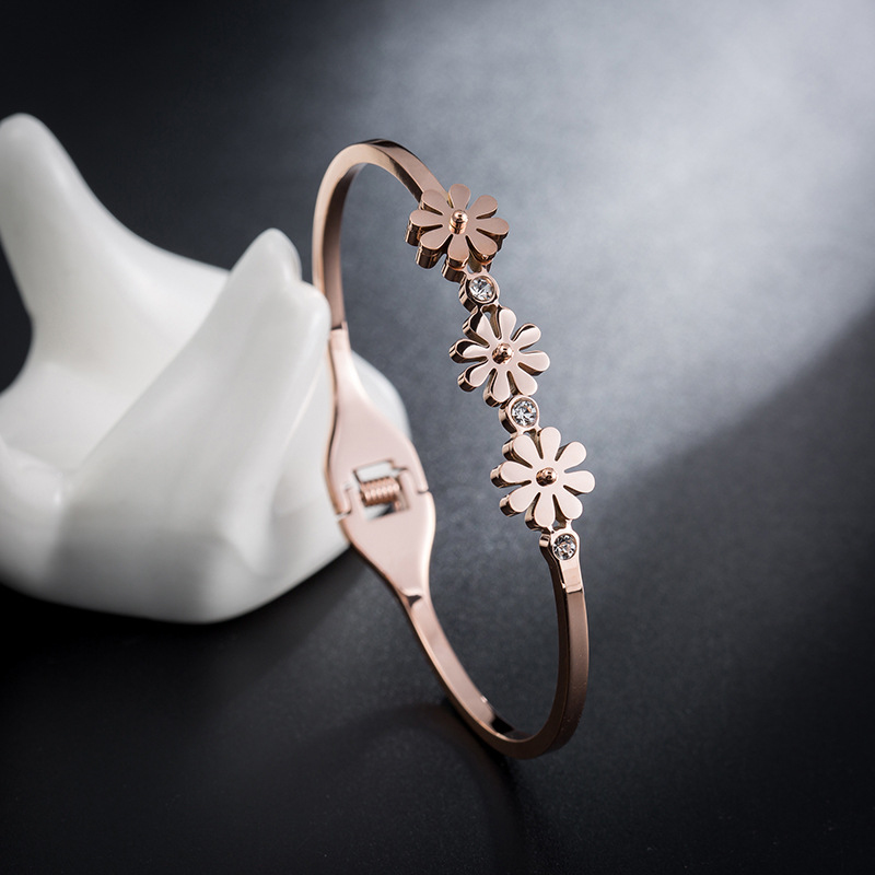 Fancy Korean Style Three Daisy Stainless Steel Open Bangle Bracelet Jewelry for Women Gift
