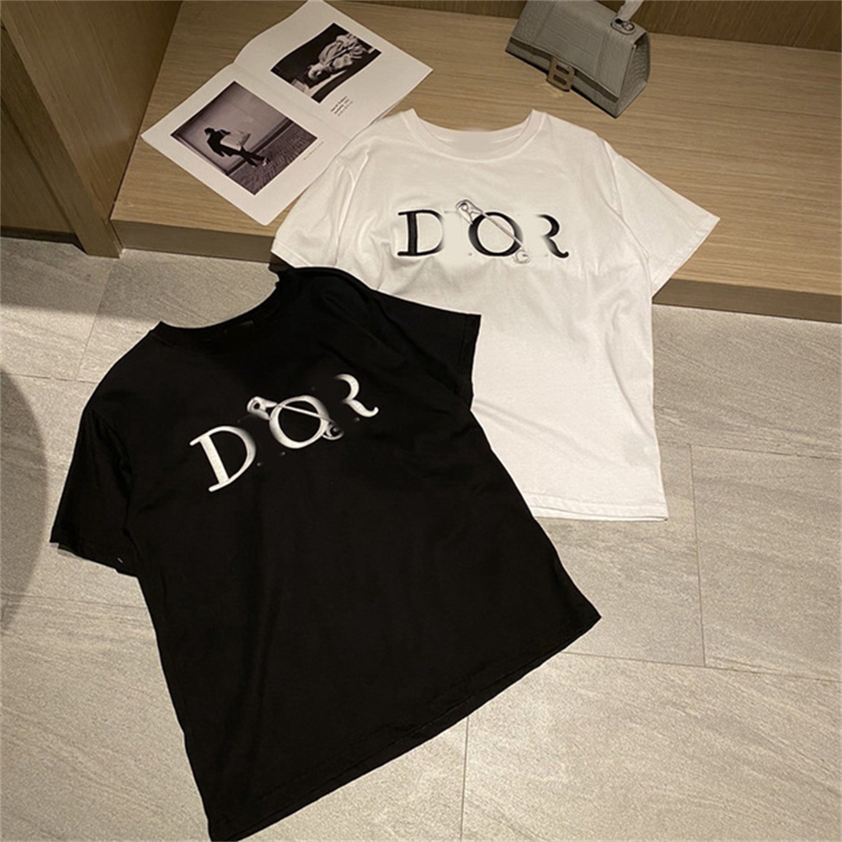 D family Brooch embroidery 2021 summer round neck short sleeve T-shirt43, White 
D family Brooch embroidery 2021 summer round neck short sleeve T-shirt43, White