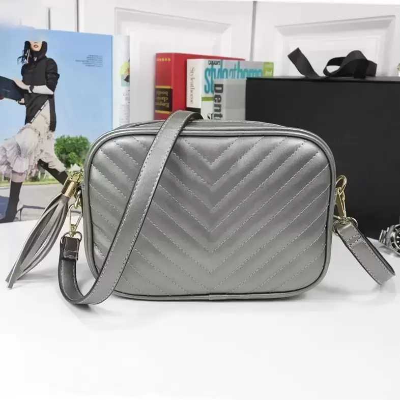 2022 new luxury Women Handbag Totes LOU CAMERA LOU MINI Bags designer tassel PU material shoulder bag's wallet quilted, Red
2022 new luxury Women Handbag Totes LOU CAMERA LOU MINI Bags designer tassel PU material shoulder bag's wallet quilted, Red