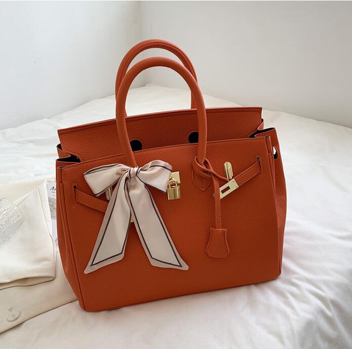 wholesale women shoulder bag elegant atmosphere litchi pattern handbags large solid color leather fashion handbag street Joker bow ribbon messenger bags 12 colors
wholesale women shoulder bag elegant atmosphere litchi pattern handbags large solid color leather fashion handbag street Joker bow ribbon messenger bags 12 colors
