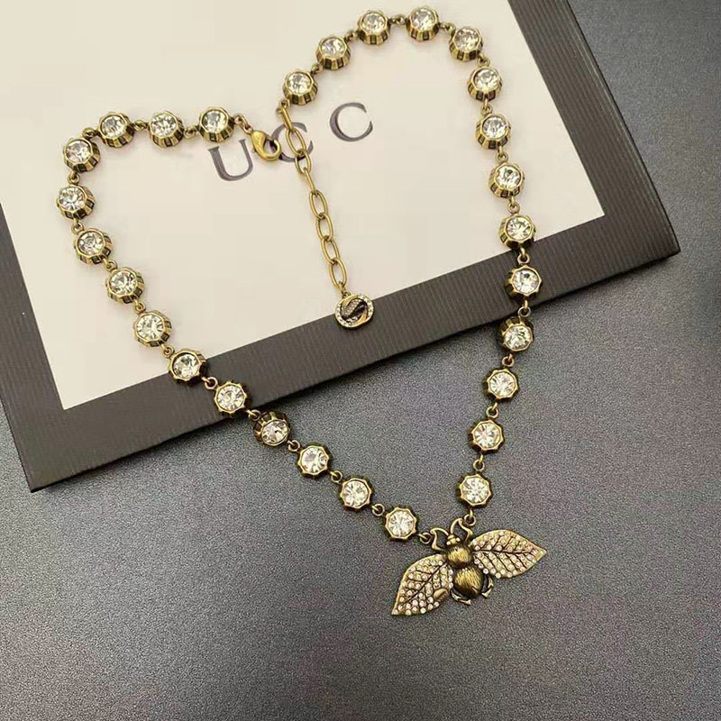 Womens Diamond Necklaces Bee Pendant Necklace Designer Luxury Fashion Temperament Necklace Mens Gift Gold Classic Jewelry D20111152HL
Womens Diamond Necklaces Bee Pendant Necklace Designer Luxury Fashion Temperament Necklace Mens Gift Gold Classic Jewelry D20111152HL