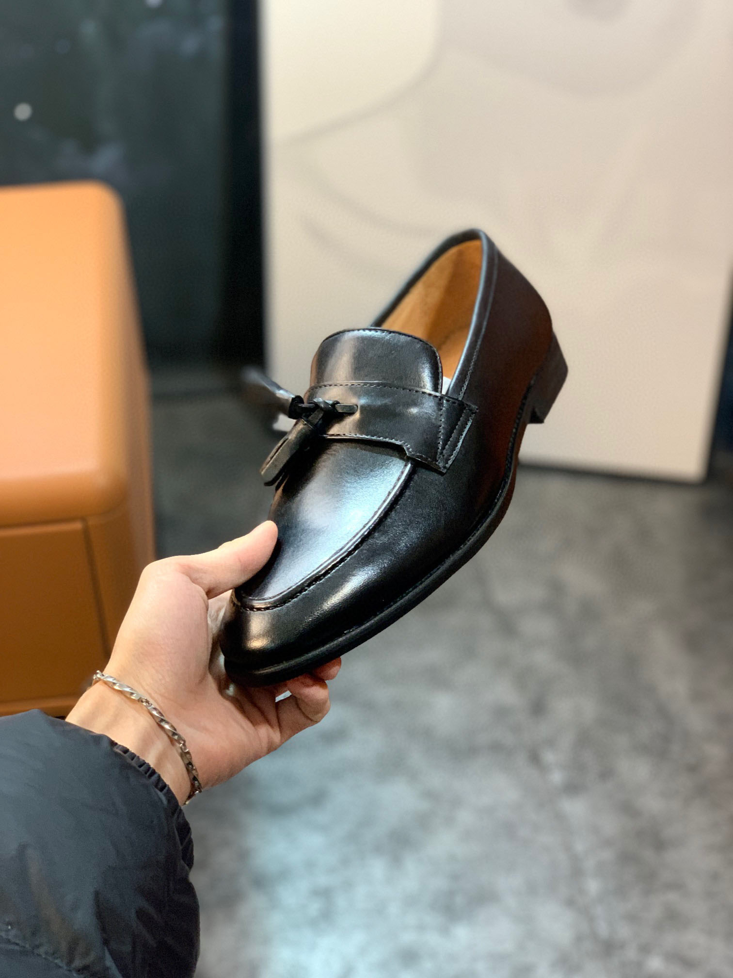 Luxury Luxurious Mens Tassels Oxfords Calfskin Shoes Business Wedding Dress Casual Square Heel Real Leather Office Walk Size 39-45, With brand logo
Luxury Luxurious Mens Tassels Oxfords Calfskin Shoes Business Wedding Dress Casual Square Heel Real Leather Office Walk Size 39-45, With brand logo