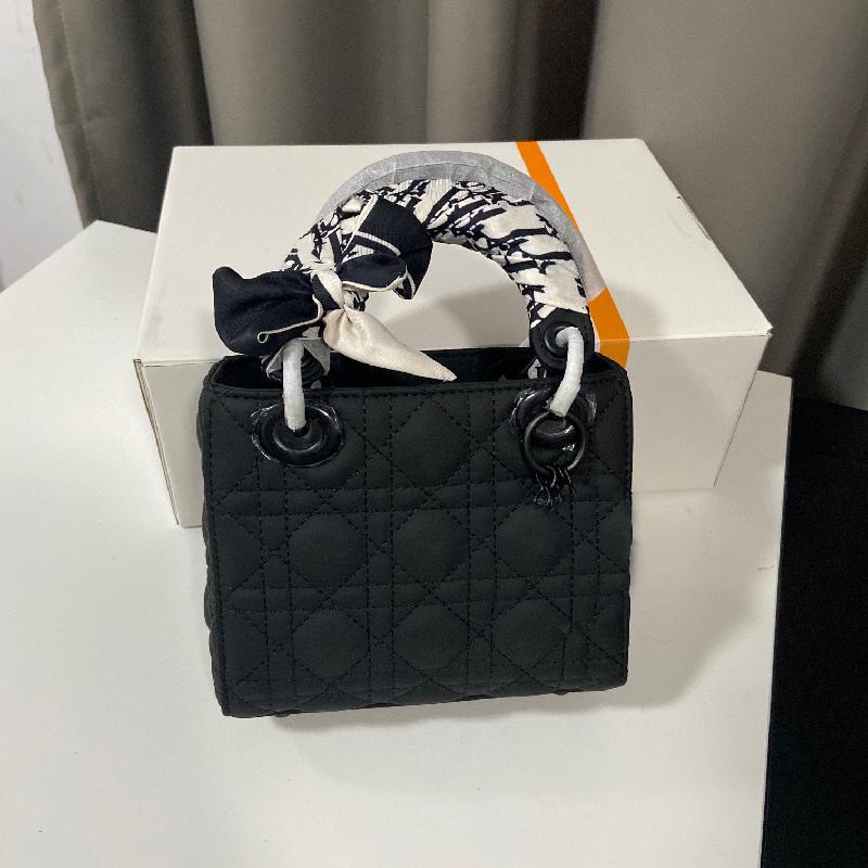 Designer Shoulder toto bags Luxury Handbags Top quality Crossbody bag classic messenger women boutique fashion shopping handbag, White
Designer Shoulder toto bags Luxury Handbags Top quality Crossbody bag classic messenger women boutique fashion shopping handbag, White