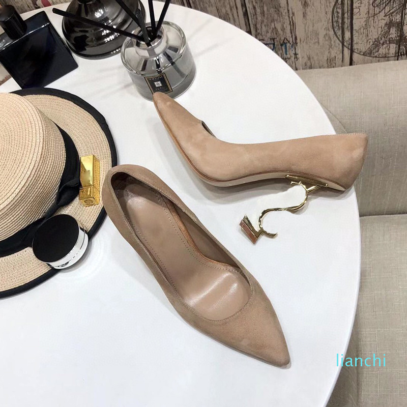 Classics Letters Heel Top quality suede luxury designer metal strip Black Patent Leather 9.5CM Thrill Heel Pumps Women Tribute Leather, Gold
Classics Letters Heel Top quality suede luxury designer metal strip Black Patent Leather 9.5CM Thrill Heel Pumps Women Tribute Leather, Gold
