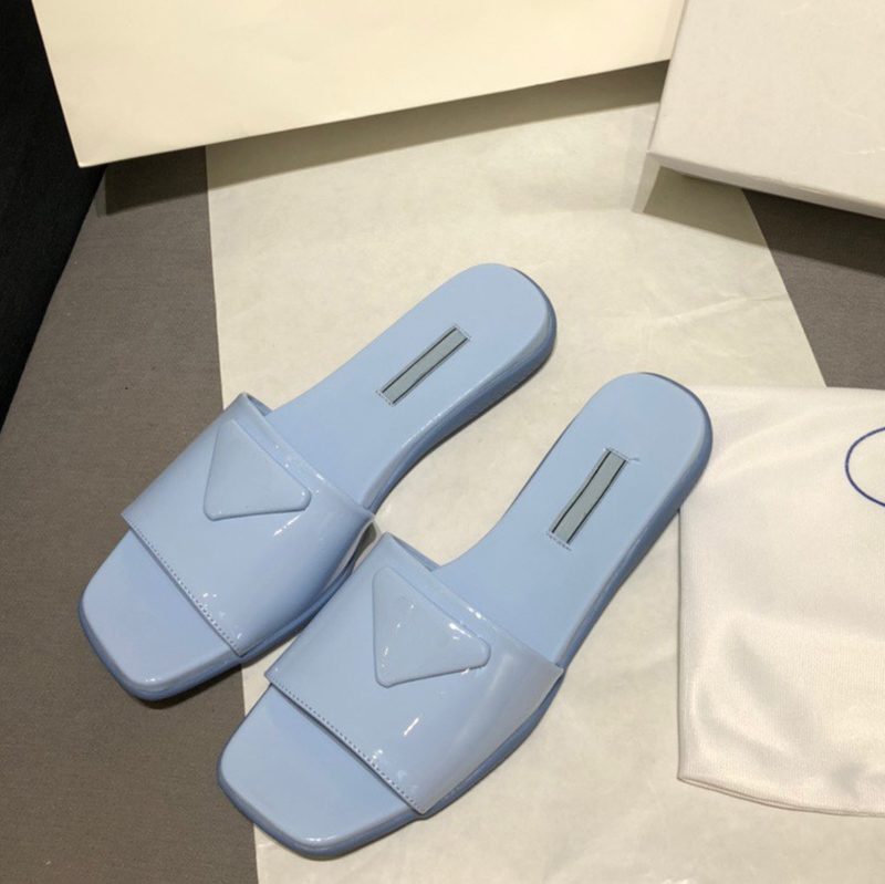 Designer Women Flat Heels Slipper Italy Brand Triangle Logo TPU Bottom Genuine Leather Slides Summer Vintage Sandals Scuffs Home Slippers Luxurys Designers Shoes, Black
Designer Women Flat Heels Slipper Italy Brand Triangle Logo TPU Bottom Genuine Leather Slides Summer Vintage Sandals Scuffs Home Slippers Luxurys Designers Shoes, Black