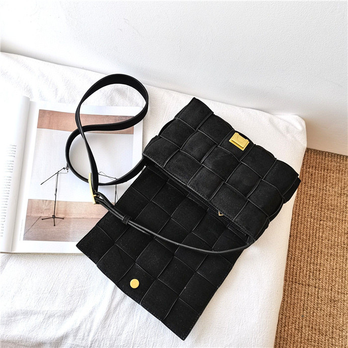 2021 fashion Color Wide Shoulder Strap Flap Handbag Retro Tassel Saddle Square Hand Bag Shoulder Bag Messenger Handbag 004
2021 fashion Color Wide Shoulder Strap Flap Handbag Retro Tassel Saddle Square Hand Bag Shoulder Bag Messenger Handbag 004
