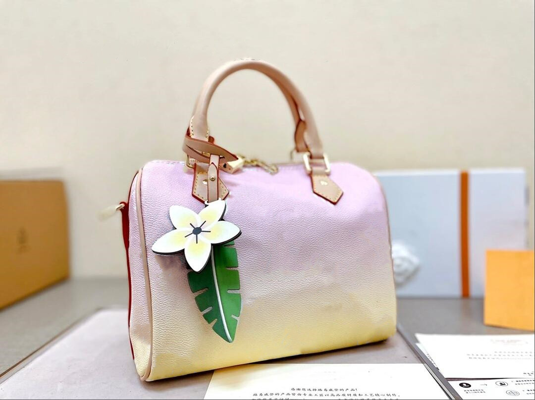 Women Messenger Travel bag Classic Style Fashion bags Shoulder Lady Totes handbags 25cm With key lock M45724
Women Messenger Travel bag Classic Style Fashion bags Shoulder Lady Totes handbags 25cm With key lock M45724