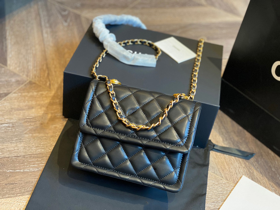 2021 fashionable and beautiful ladies famous shoulder bag leather chain messenger bag fashionable size:19*15cm1, Black
2021 fashionable and beautiful ladies famous shoulder bag leather chain messenger bag fashionable size:19*15cm1, Black